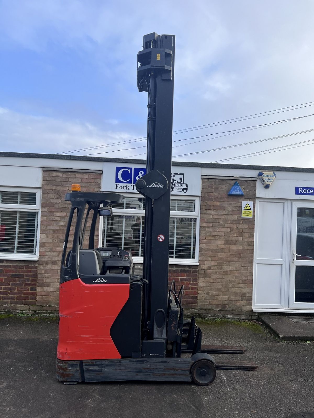 Linde R16HD-01 1120 with Kooi Forks 9955mm Lift Height