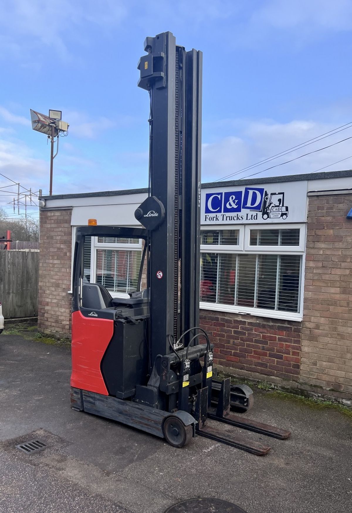 Linde R16HD-01 1120 with Kooi Forks 9955mm Lift Height