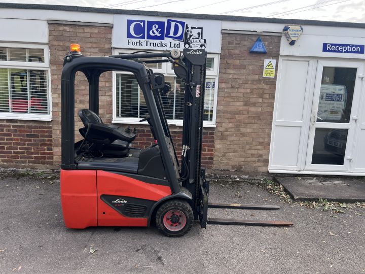 Linde E12-02 Small Counterbalance Fork Truck