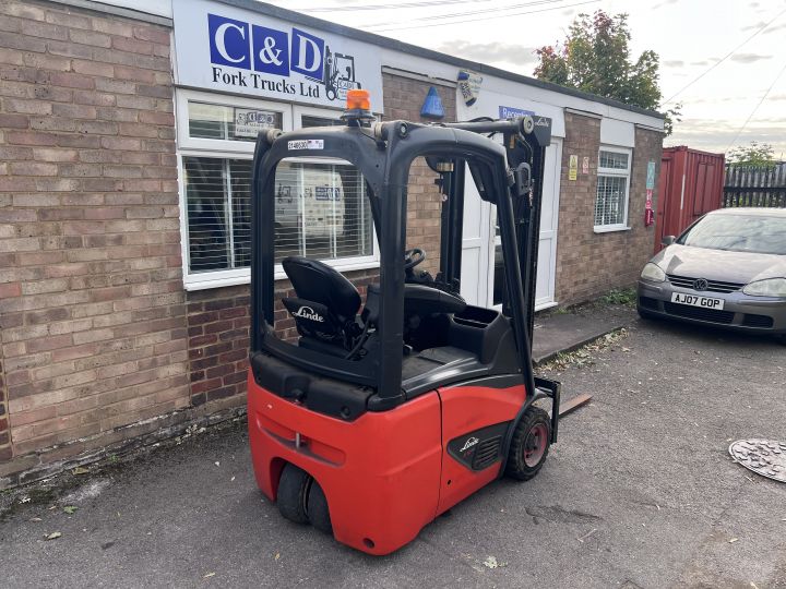 Linde E12-02 Small Counterbalance Fork Truck